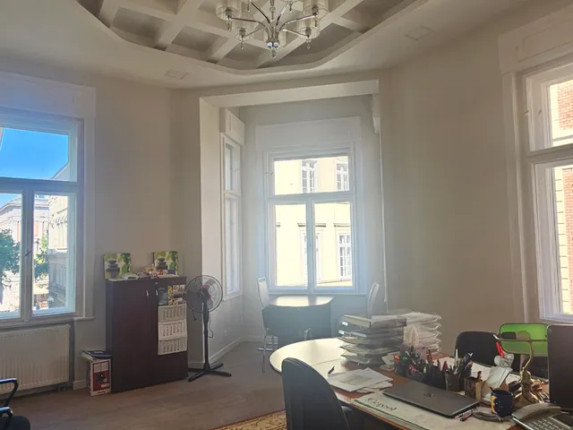 Eladó lakás Budapest VI. kerület, Nagykörúton belüli terület 75 nm