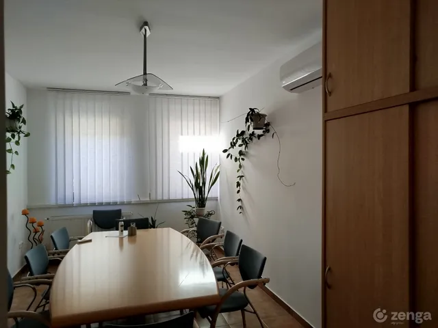 Eladó kereskedelmi és ipari ingatlan Győr 125 nm