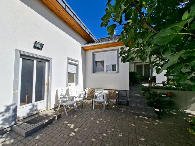 Eladó ház Nemesbük 218 nm