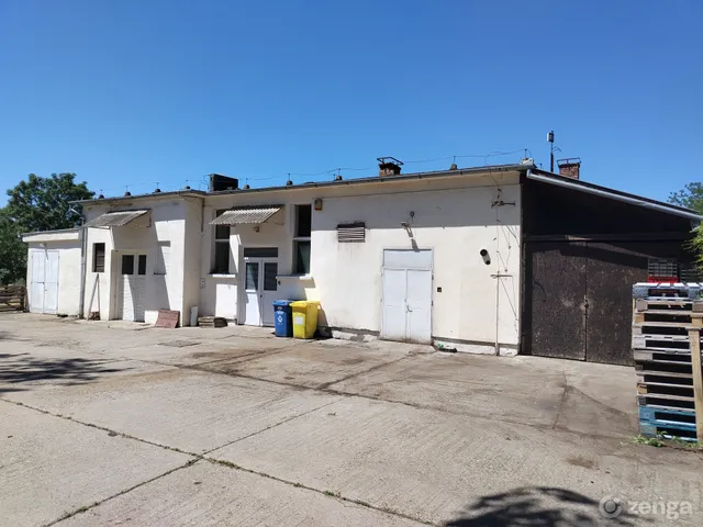 Eladó kereskedelmi és ipari ingatlan Békéscsaba 320 nm