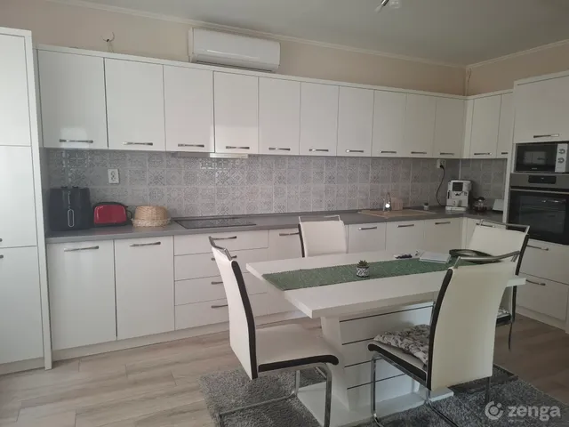 Eladó lakás Szolnok, Széchenyi-lakótelep 71 nm