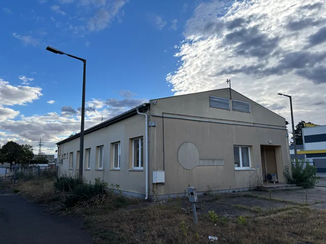 Eladó kereskedelmi és ipari ingatlan Baja, Kiscsávoly 212 nm