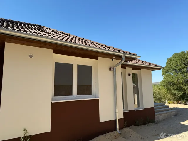 Eladó ház Tényő 82 nm