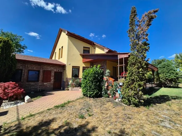 Eladó ház Kiskunhalas, Kertész utca 246 nm