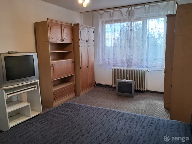 Eladó lakás Dunaújváros, Balogh Ádám utca 35 nm