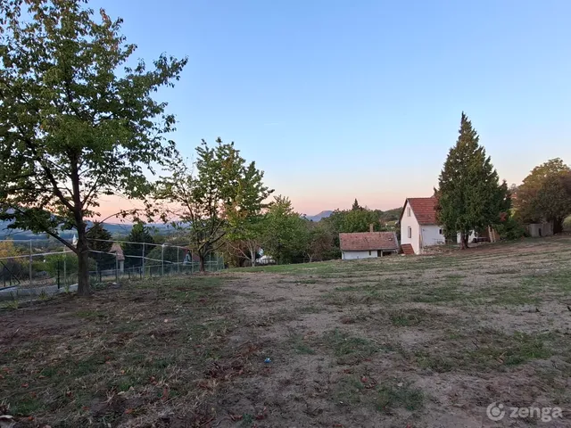 Eladó telek Badacsonytördemic 2000 nm