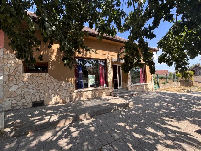 Eladó kereskedelmi és ipari ingatlan Gomba 117 nm