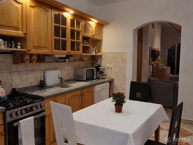 Kiadó lakás Eger, Hatvanihóstya, Szvorényi út 110 nm