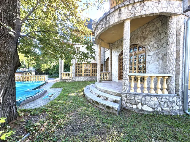 Eladó ház Budapest XVI. kerület, Rákosszentmihály 360 nm