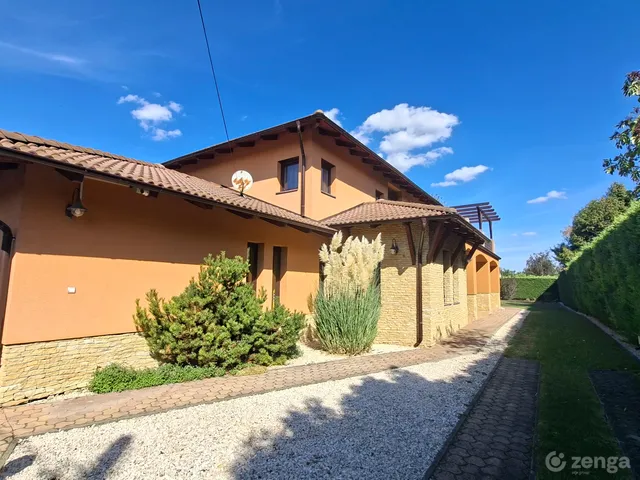 Eladó ház Budakalász, Szent István-telep 250 nm