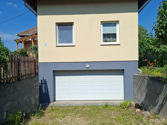 Eladó ház Pécel, Vasúton túli terület 240 nm