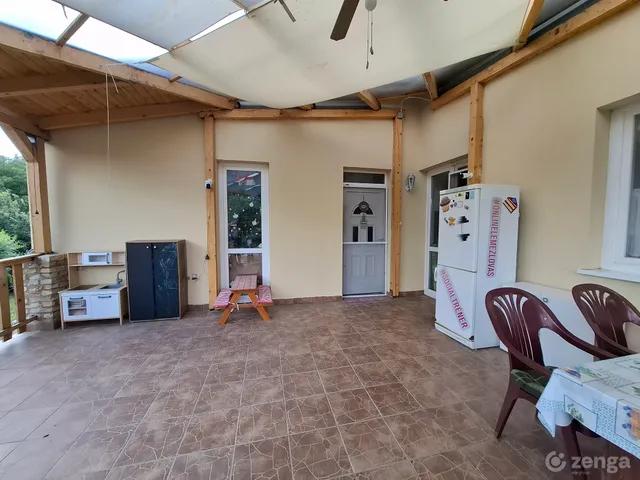 Eladó ház Pécel, Vasúton túli terület 240 nm