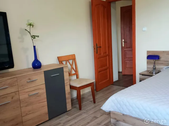 Kiadó lakás Pécs, Mecsekoldal 63 nm