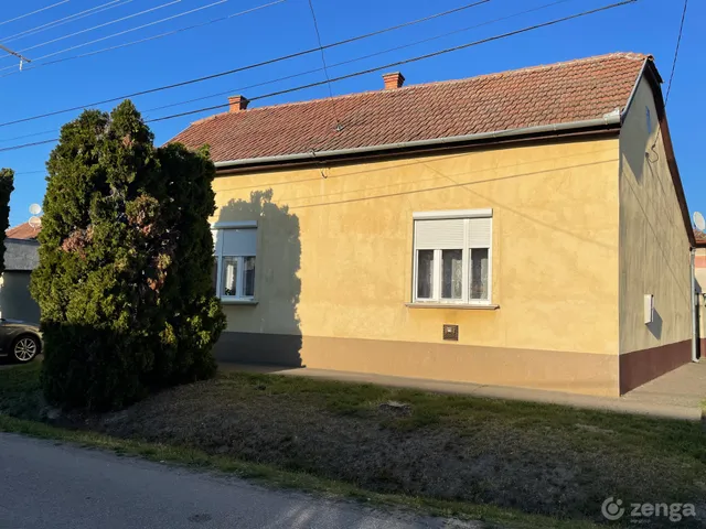 Eladó ház Kiskunfélegyháza, Erdélyváros 90 nm