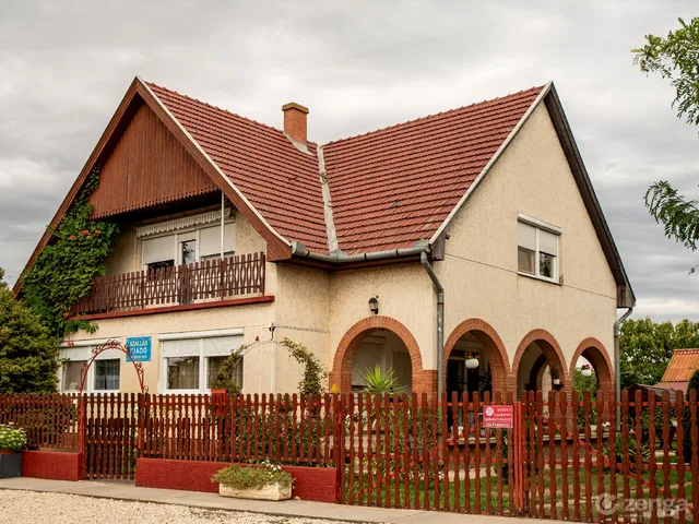 Eladó ház Kunszentmárton 220 nm