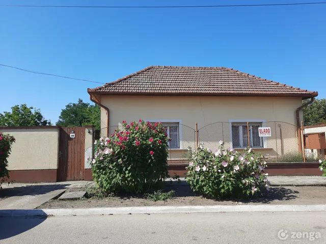Eladó ház Tiszakécske 94 nm