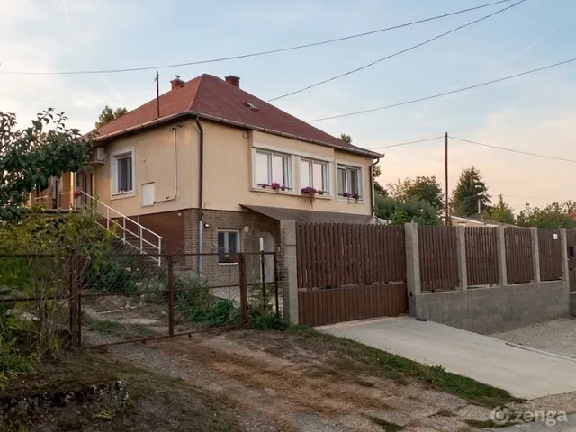 Eladó ház Kaposvár, Rómahegy 176 nm