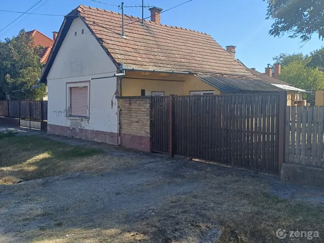 Eladó ház Cegléd 698 nm
