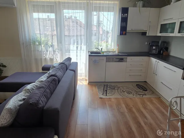 Eladó lakás Győr, Újváros 64 nm