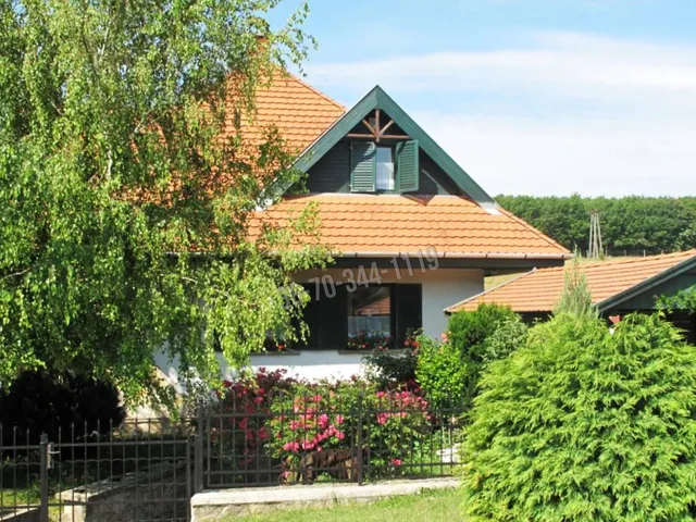 Eladó ház Eplény 305 nm