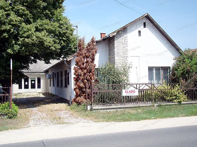 Eladó ház Balatonfőkajár 195 nm