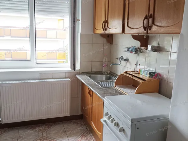 Eladó lakás Veszprém, Egyetemváros, Egyetem utca 88 nm