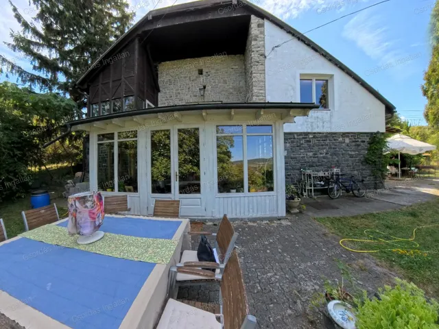 Eladó üdülő és hétvégi ház Badacsonytomaj 210 nm