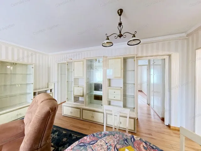 Eladó lakás Veszprém, Cholnokyváros, Simon István utca 69 nm