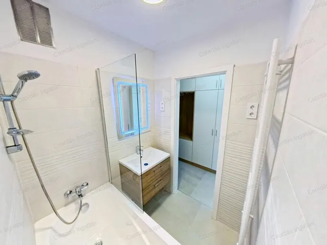 Kiadó lakás Veszprém, Jutasi úti lakótelep, Halle utca 54 nm