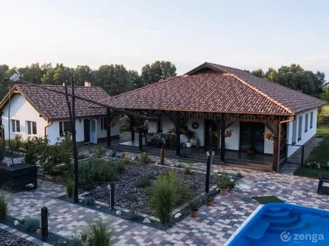 Eladó ház Debrecen, Fancsika tanya 13. 195 nm