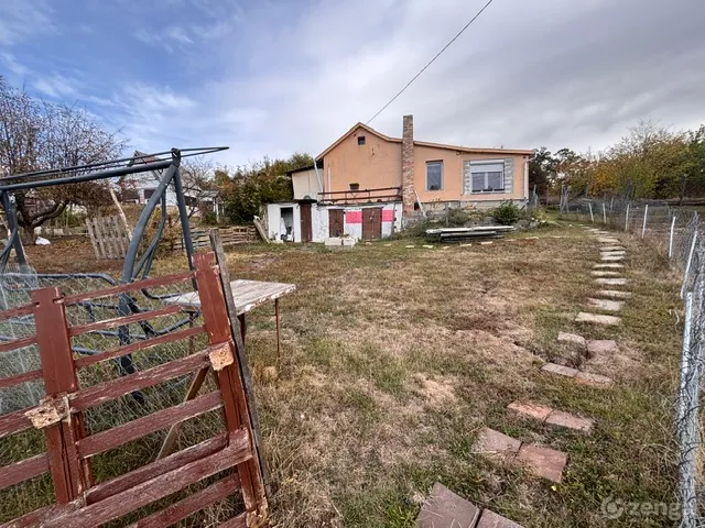 Eladó telek Komló, Béketelep, Határ tető 2000 nm