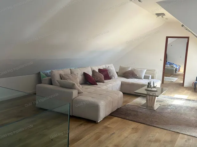 Eladó ház Németkér 300 nm