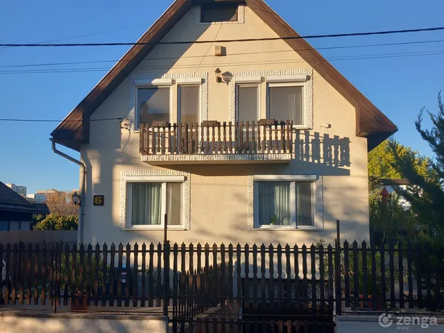 Eladó ház Budapest III. kerület, Csillaghegy 189 nm