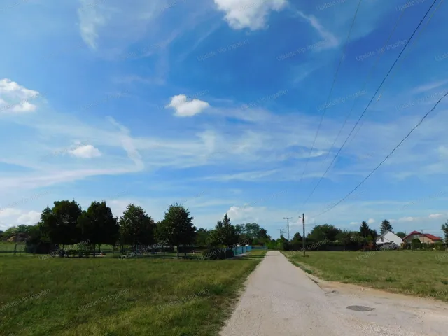 Eladó telek Ságvár 1020 nm