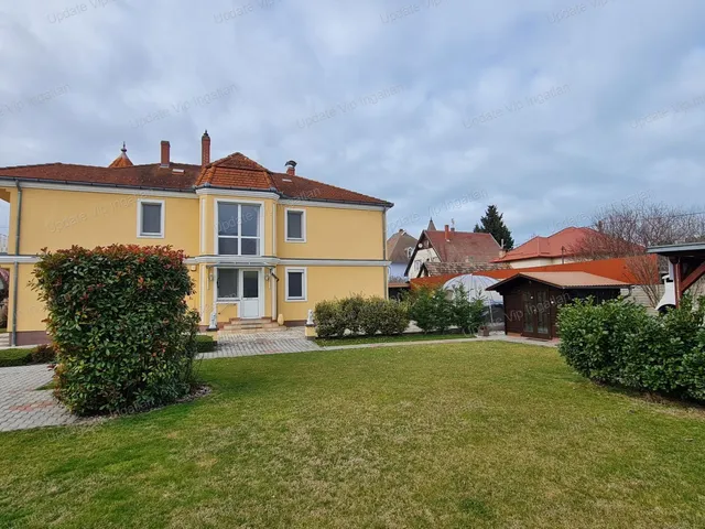 Eladó ház Siófok, Belváros 254 nm