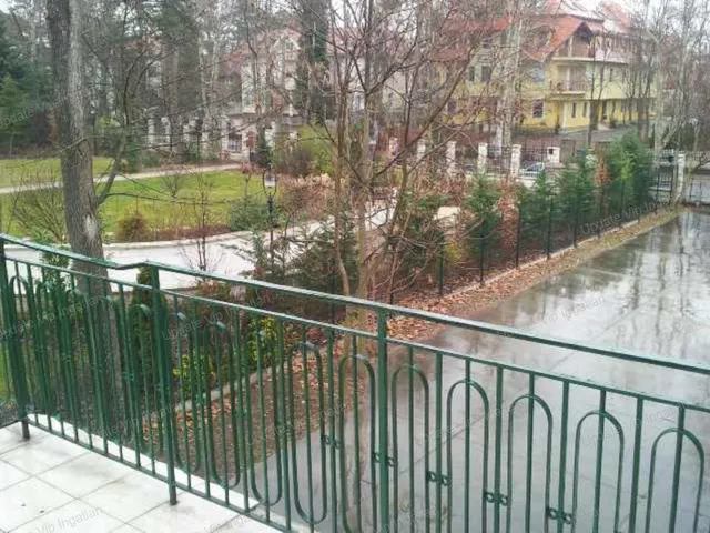 Eladó kereskedelmi és ipari ingatlan Siófok, Aranypart 360 nm