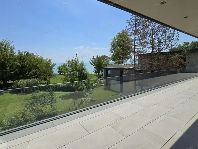 Eladó nyaraló Balatonakarattya 112 nm