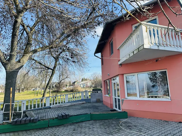 Eladó ház Balatonföldvár, Magaspart 180 nm