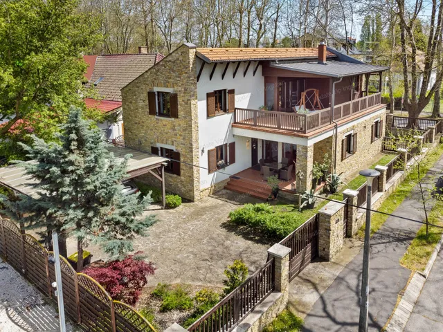 Eladó ház Siófok, Aranypart 245 nm