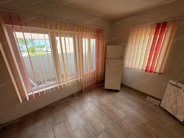 Eladó kereskedelmi és ipari ingatlan Szántód 31 nm
