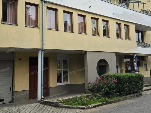 Eladó kereskedelmi és ipari ingatlan Siófok, Belváros 302 nm