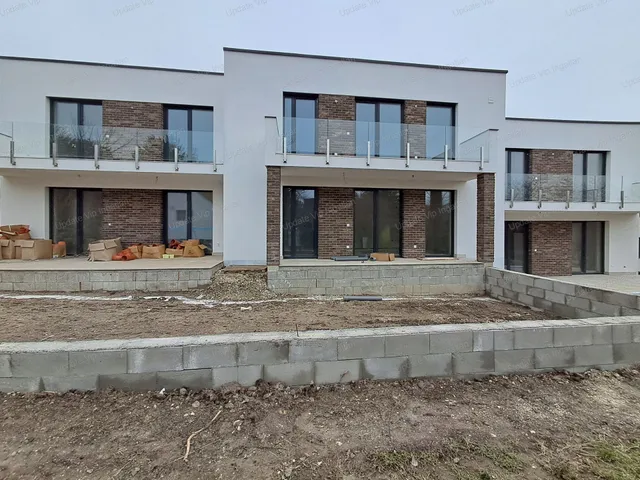 Eladó lakás Balatonakarattya 100 nm
