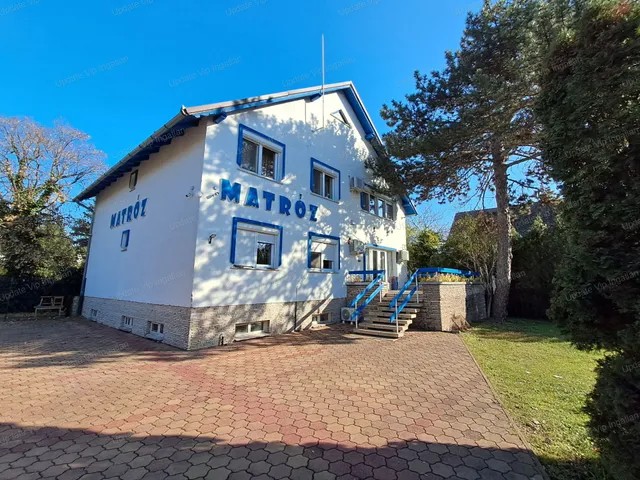 Eladó kereskedelmi és ipari ingatlan Révfülöp 185 nm
