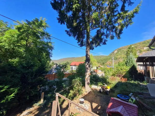 Eladó nyaraló Kesztölc 91 nm