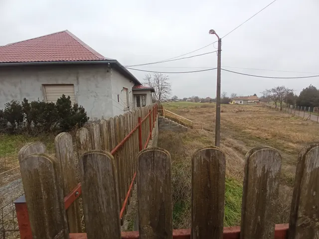 Eladó kereskedelmi és ipari ingatlan Orosháza, Gyopárosfürdő 350 nm