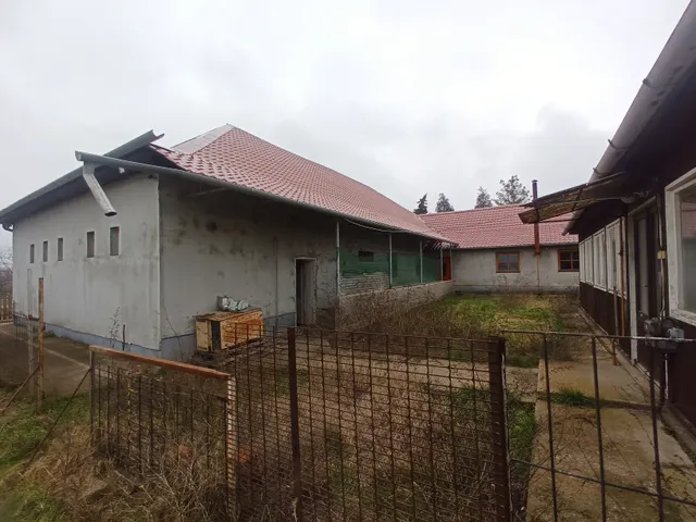 Eladó kereskedelmi és ipari ingatlan Orosháza, Gyopárosfürdő 350 nm