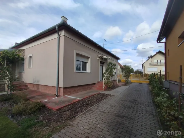Családi ház · 3 hálószoba · 100 m² · 360.000 Ft
