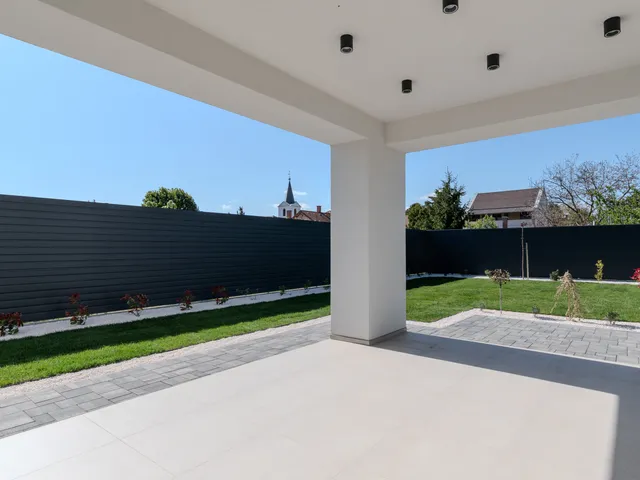 Eladó ház Debrecen, Józsa 230 nm