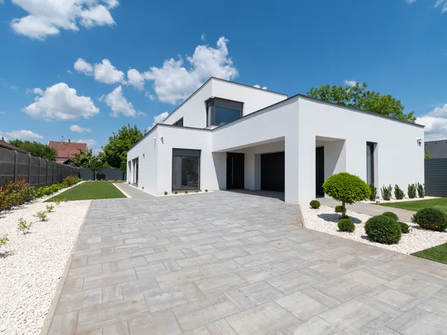 Eladó ház Debrecen, Józsa 273 nm