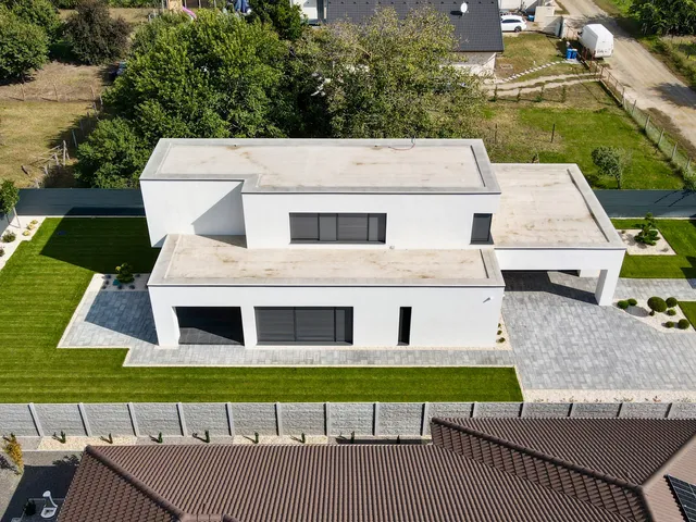 Eladó ház Debrecen, Józsa 273 nm